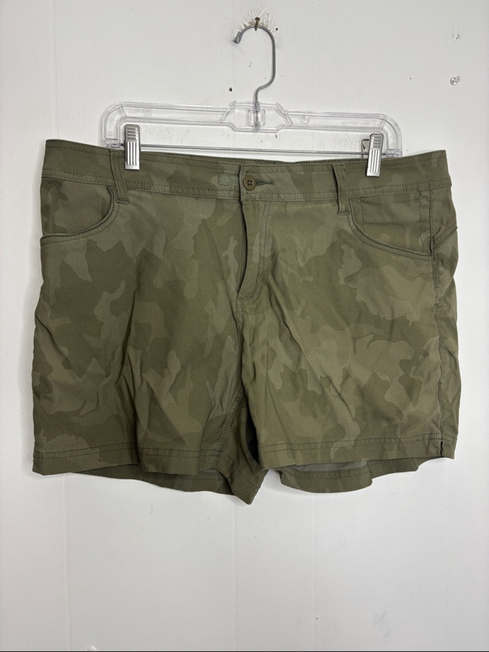 Prana Shorts Womens 16 Halle II Camo Green Performance Hiking Trails Lightweight